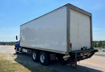 Image for Kenworth T-400 Tandem Axle 26' Box Truck, 2015