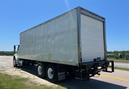 Image for Freightliner M2 26' Tandem Axle Box Truck, 2016