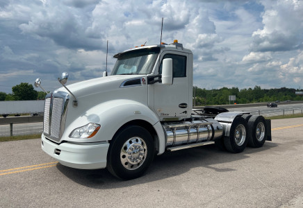 Image for Kenworth T680 Tandem Axle Daycab, 2014