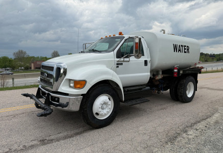 Image for Ford F650 2000 Gallon Curry Water Truck, 2015
