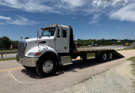 Image for Peterbilt 348 29' Century Hydraulic Tail Truck, 2015