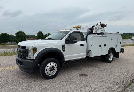 Image for Ford F-550 4x4 Lube/Utility/Service Truck w/ #3,200lb Crane, 2019