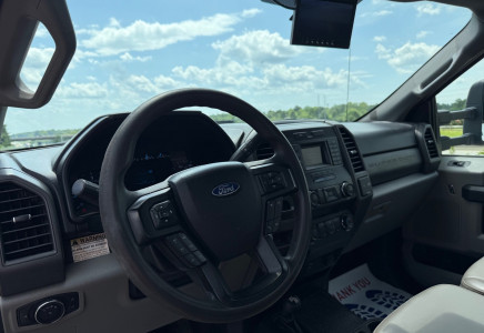 Image for Ford F-550 4x4 11' Utility/Lube/Service Truck w/ Crane, 2019