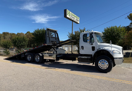 Image for Freightliner M2 28' Century Rollback, 2020