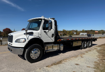 Image for Freightliner M2 28' Century Rollback, 2020