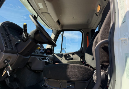 Image for Freightliner M2 28' Century Rollback, 2020